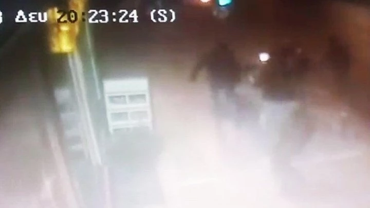Βίντεο ντοκουμέντο από την στιγμή της επίθεσης στο ΑΤ Ομονοίας